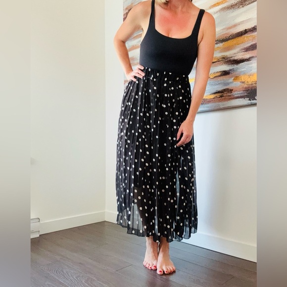 QED LONDON Black and White Polka Dot Midi Pleated Skirt - Picture 5 of 15